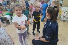 Spotkanie z funkcjonariuszami Policji i pieskiem