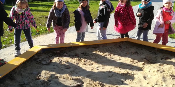 Zabawy ruchowe w ogrodzie przedszkolnym – grupa IV
