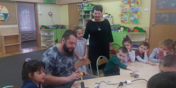 Realizacja projektu edukacyjnego „Bohater tygodnia” – Oliwka